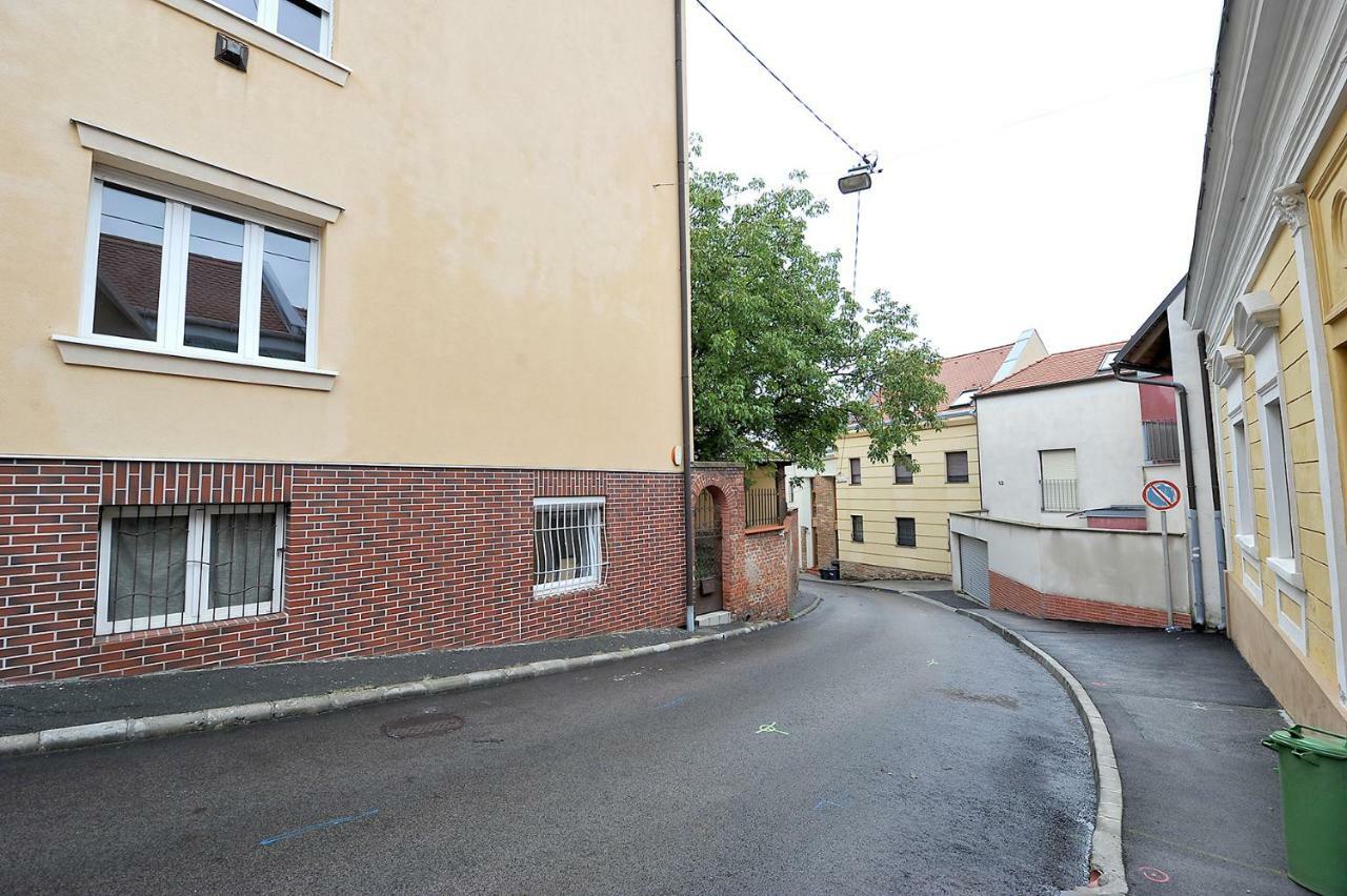 Pure Apartman Pécs Exterior photo